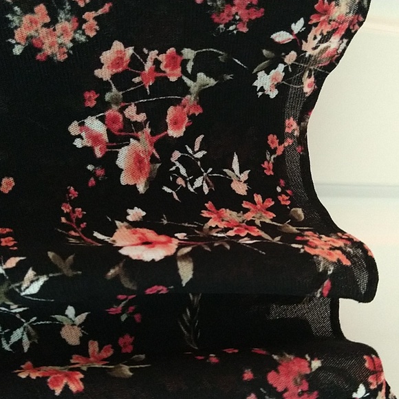 Tiered top in a floral pattern, sheer mesh at top. - Picture 8 of 9